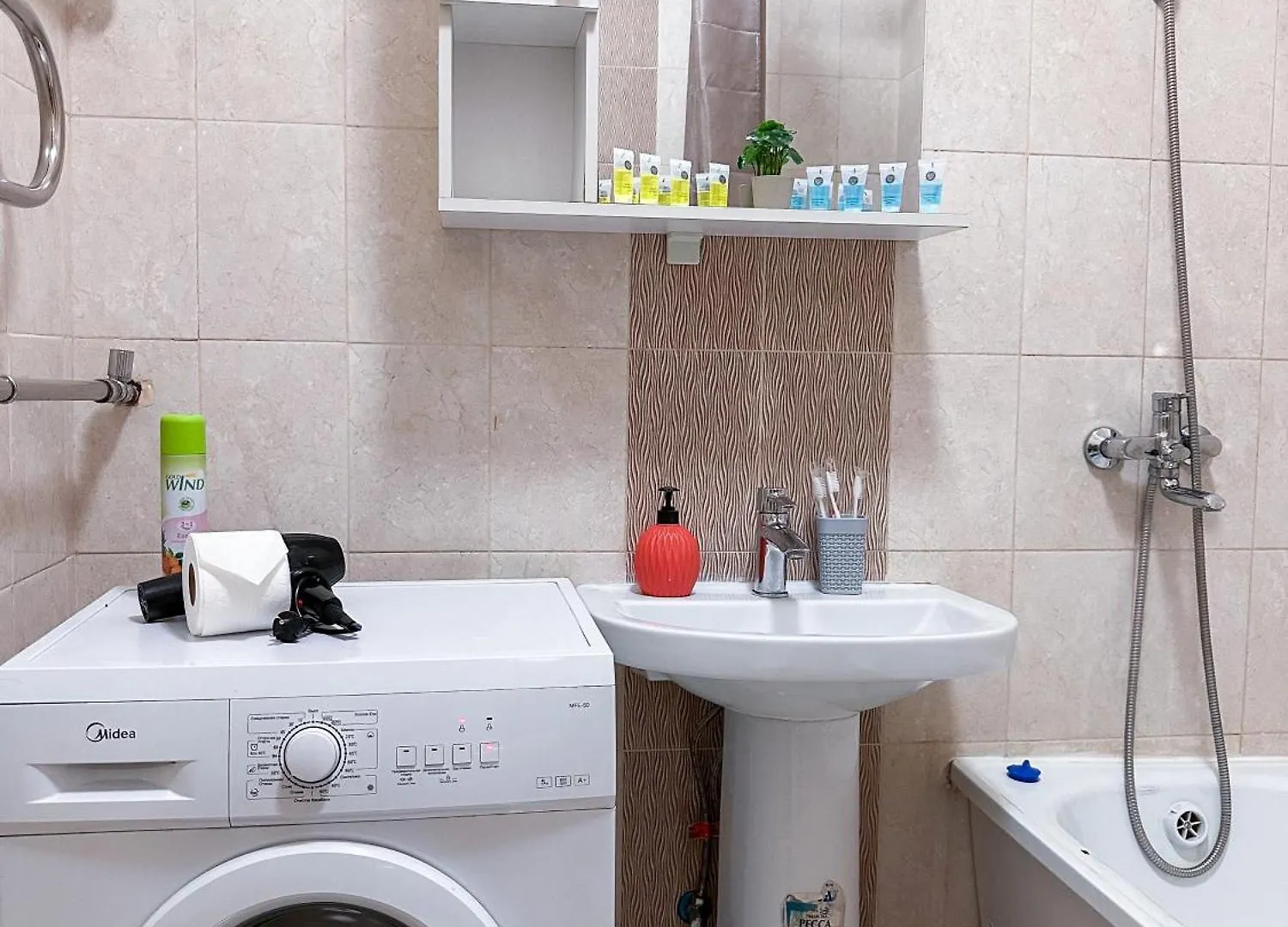 2-Комнатная Квартира В Спокойном Районе Almaty Apartment