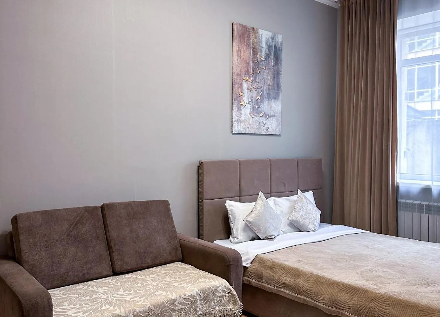 2-Комнатная Квартира В Спокойном Районе Almaty Apartment