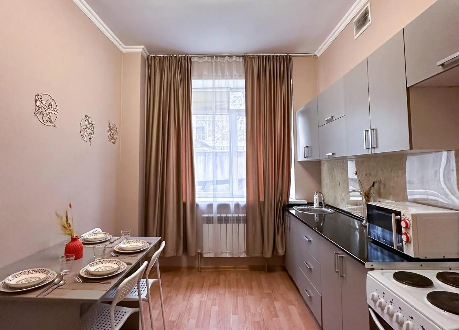 Apartment 2-Комнатная Квартира В Спокойном Районе Almaty