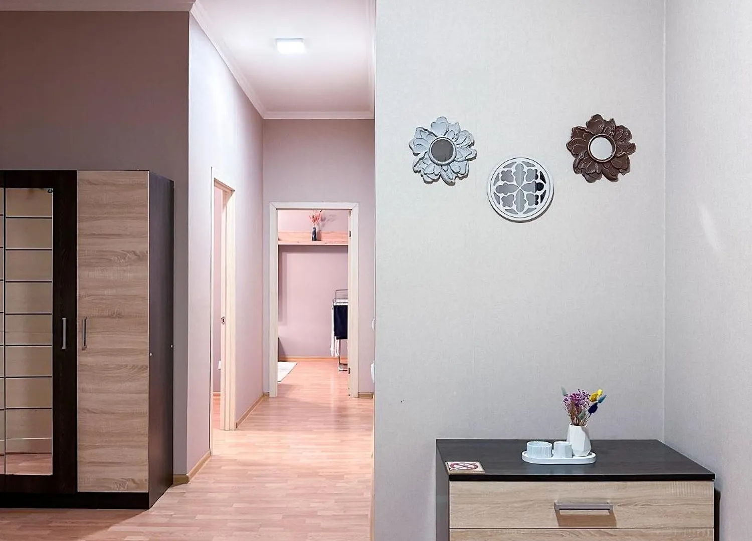 2-Комнатная Квартира В Спокойном Районе Almaty Apartment